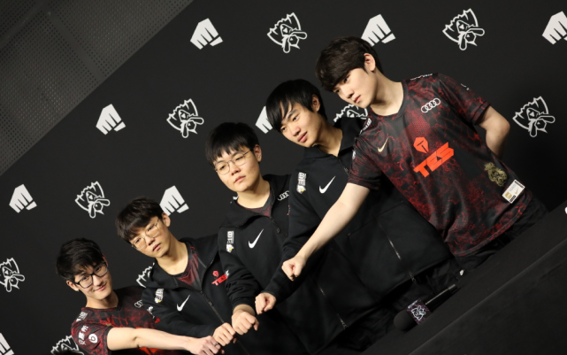 一個無法超 一個無法超